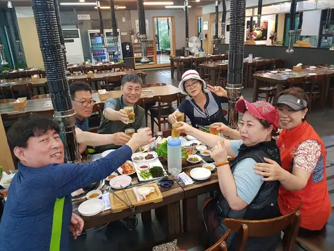 삼다애에 묵으며 제주를 여행한 친구모임 손님들