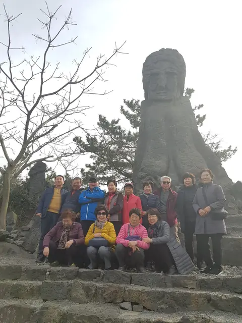 삼다애에 묵으며 제주를 여행한 단체 손님들