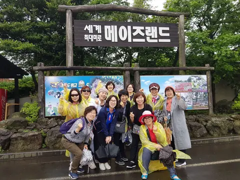 삼다애에 묵으며 제주를 여행한 단체 손님들