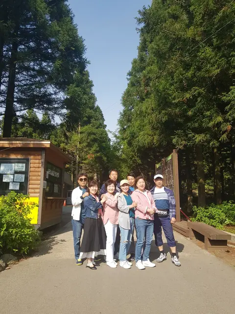삼다애에 묵으며 제주를 여행한 단체 손님들