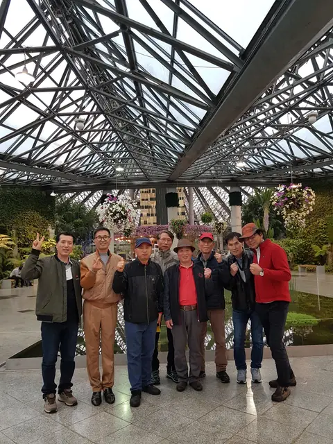 삼다애에 묵으며 제주를 여행한 단체 손님들